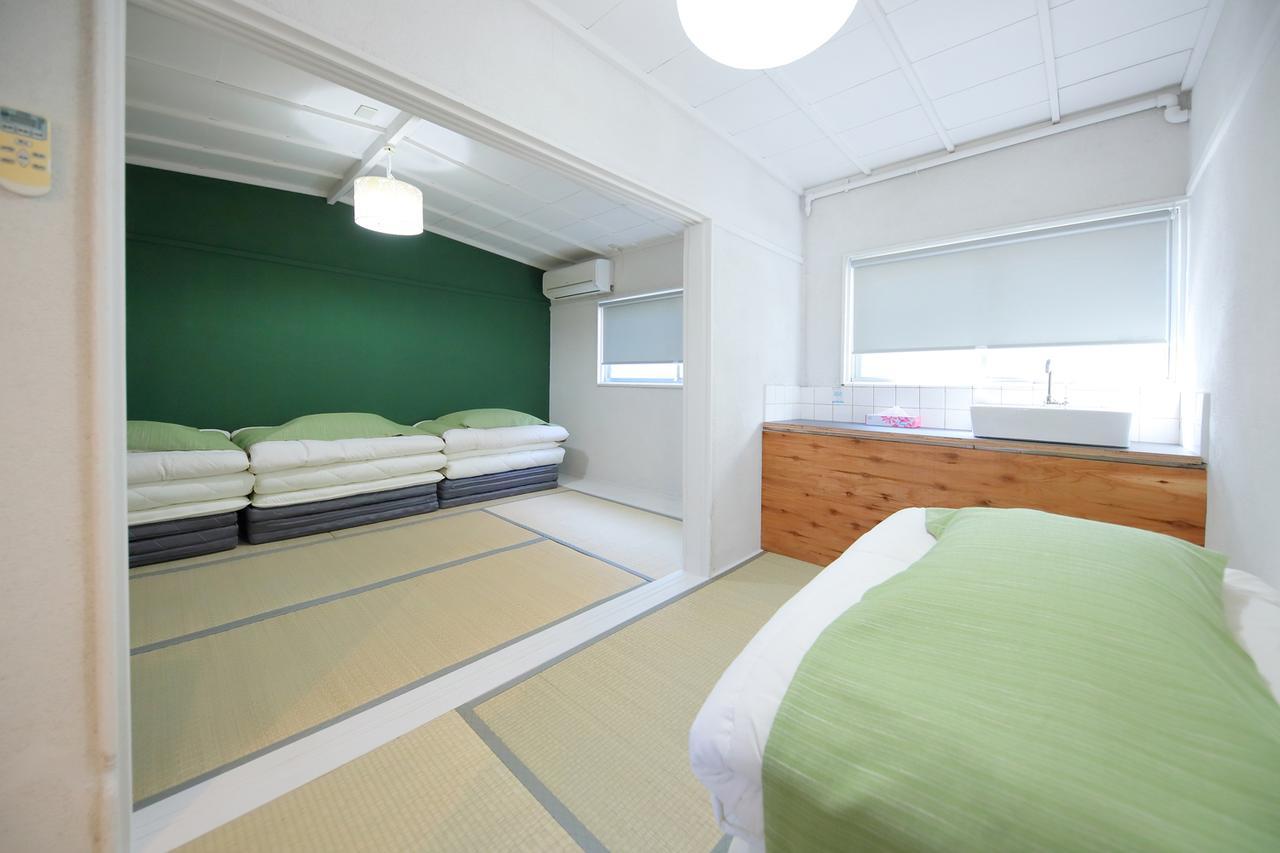 Raku Hostel Osaka Buitenkant foto